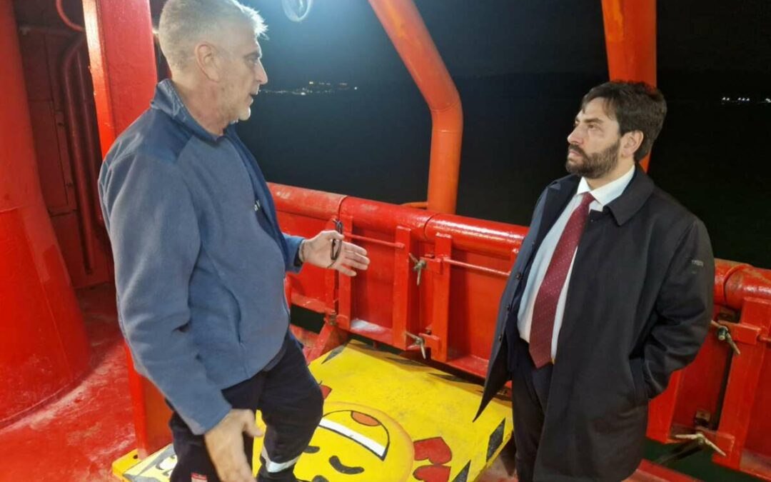 Fina visita la Ocean Viking al Porto di Ortona: “Solidarietà a chi salva vite umane nonostante la legge ingiusta”