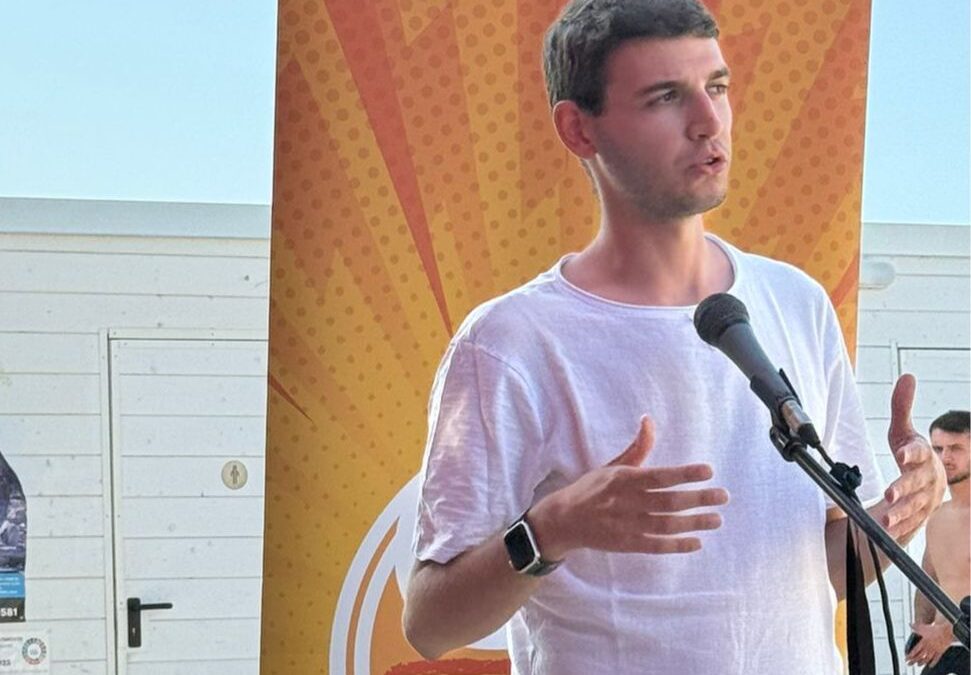 Chiesta la rimozione della foto della maglietta con il simbolo delle BR dai social. Il segretario Saverio Gileno (GD): “Ci dissociamo dal gesto e da ogni tipo di interpretazione. Questo genere di messaggi non appartiene alla nostra comunità politica”.