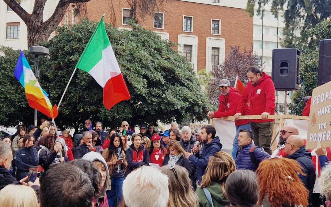 Marinelli, Gileno e Tomasi PD, GD e Donne Dem Abruzzo: “Grande adesione civile alle manifestazioni di oggi. Non è il “weekend lungo” della Meloni: chi scende in piazza per la pace e per la dignità umana merita rispetto”