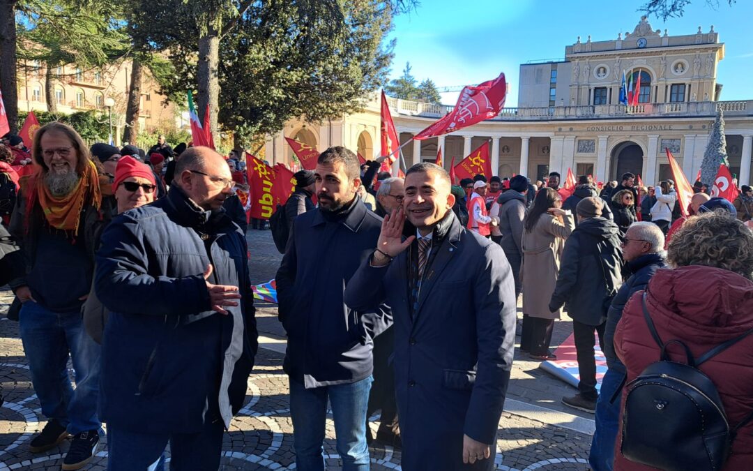 Marinelli e Paolucci su sciopero: “Situazione gravissima per lavoratrici e lavoratori, imprese e famiglie, serve una mobilitazione istituzionale per salvare l’Abruzzo e il Paese”